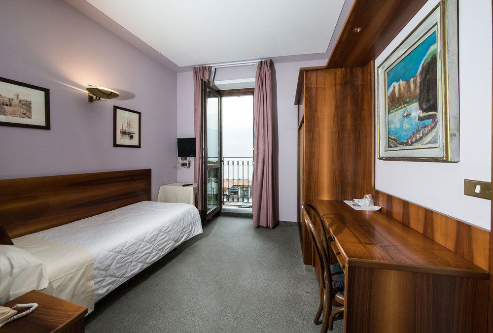 Albergo Moderno Lovere Exteriör bild